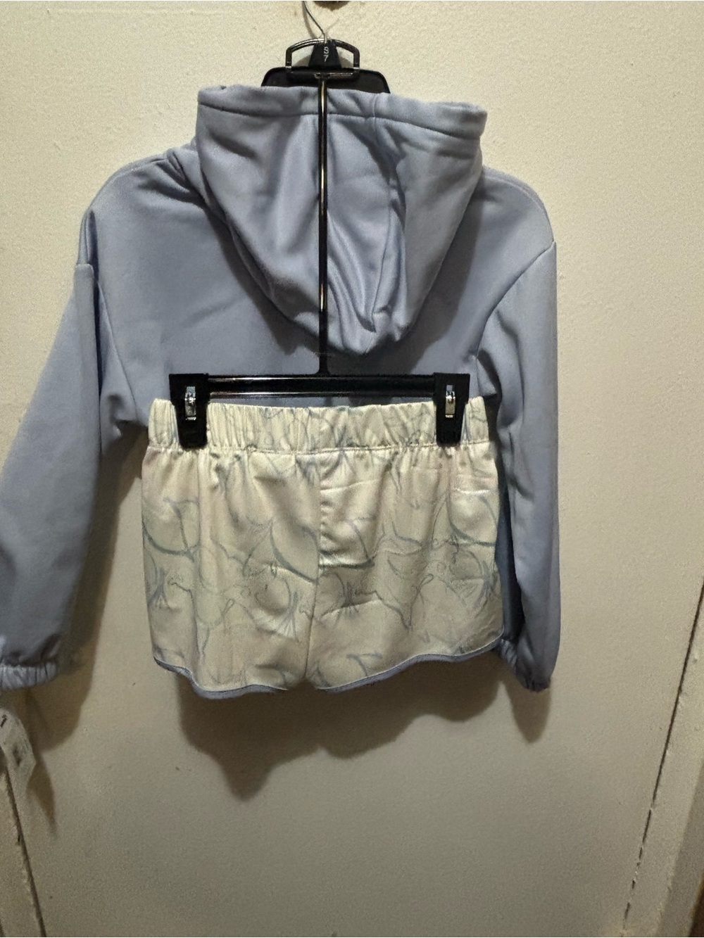 Puma 2 piece set Light Lavender Cropped Hoodie with Pastel Logo and short - Picture 3 of 3